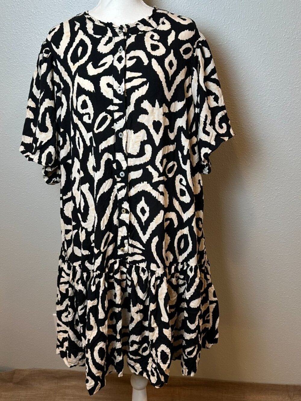 LÉA Black Cream Abstract Ikat Print Tiered Tunic Dress Plus Size 2X Boho